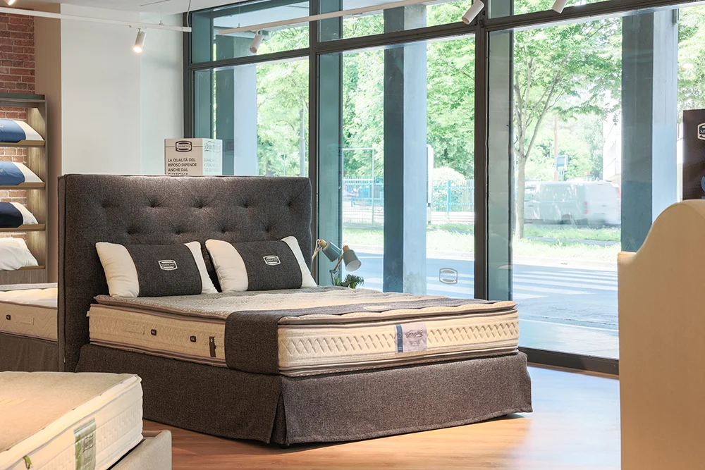 SIMMONS | STORE - Bologna